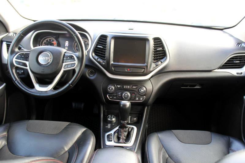 Used 2017 Jeep Cherokee Trailhawk image 16