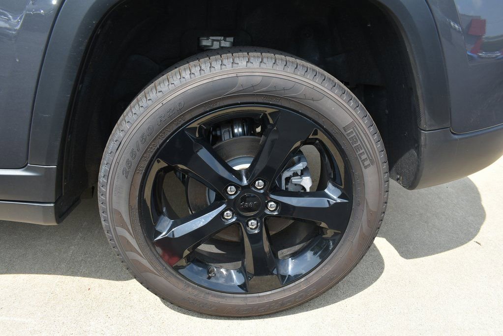 Used 2025 Jeep Grand Cherokee Limited w/ Black Appearance Package image 15