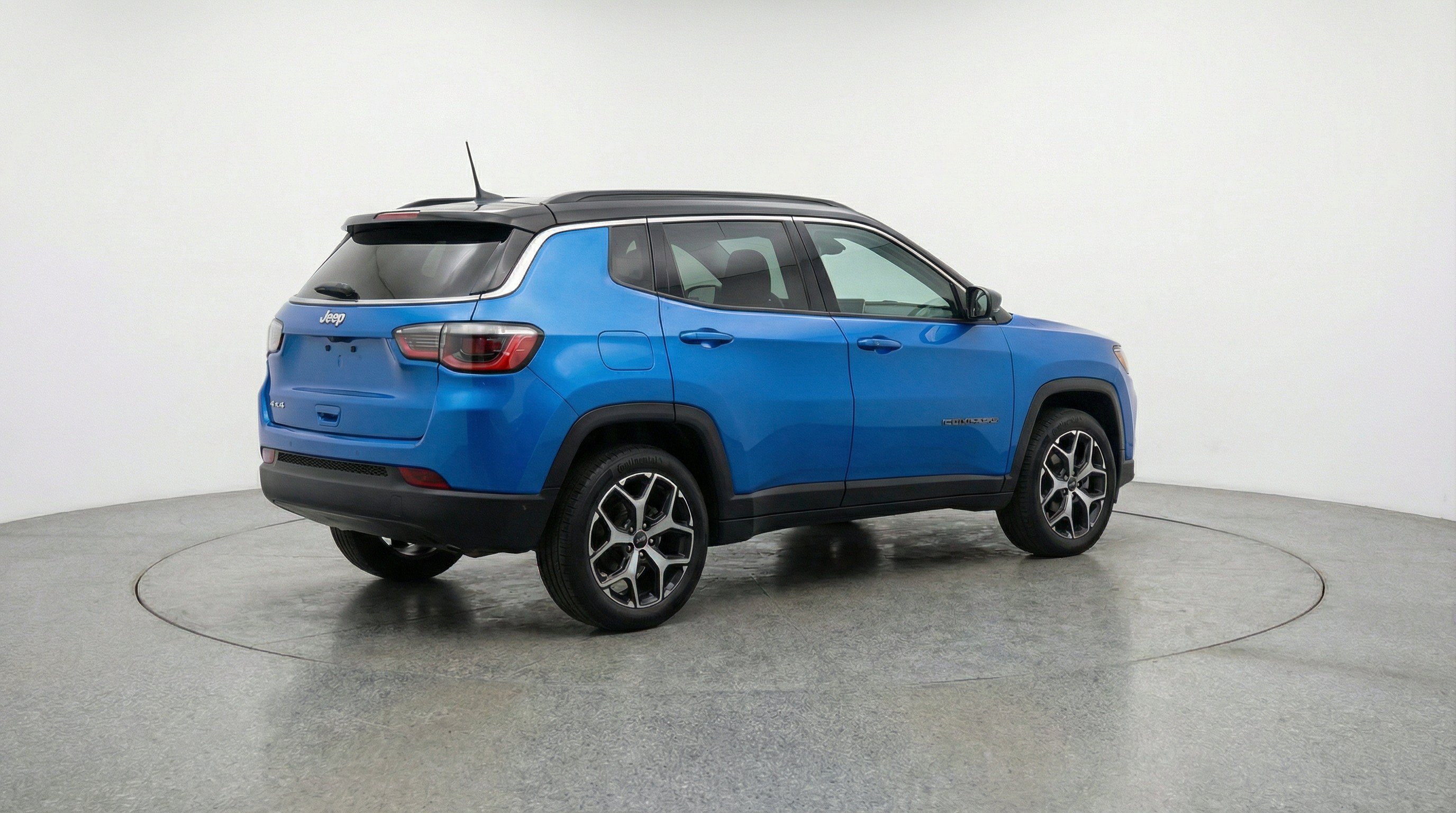 Used 2025 Jeep Compass Limited AWD/4WD image 9