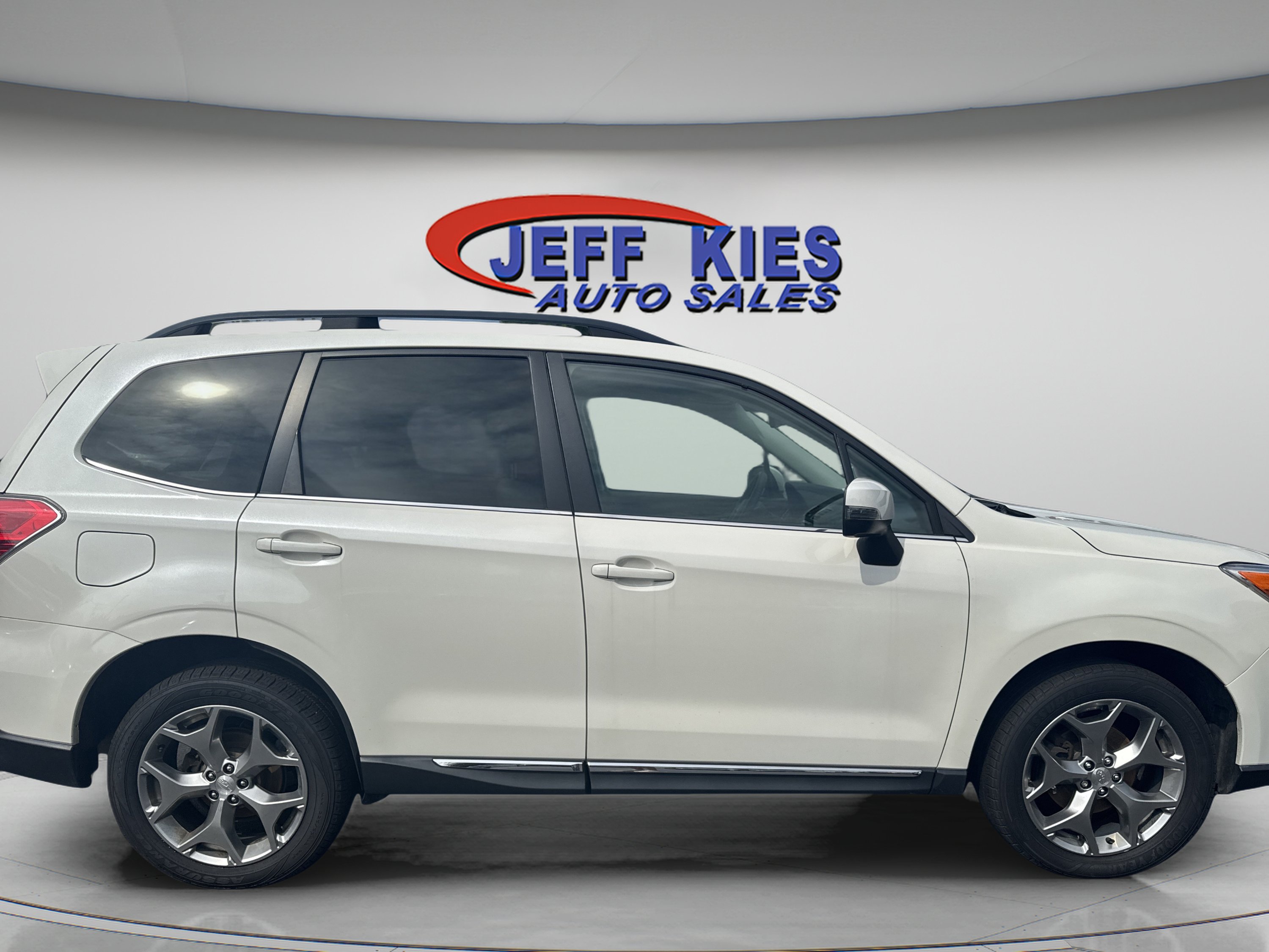 Used 2016 Subaru Forester 2.5i Touring w/ Eyesight & Navigation System AWD/4WD image 4