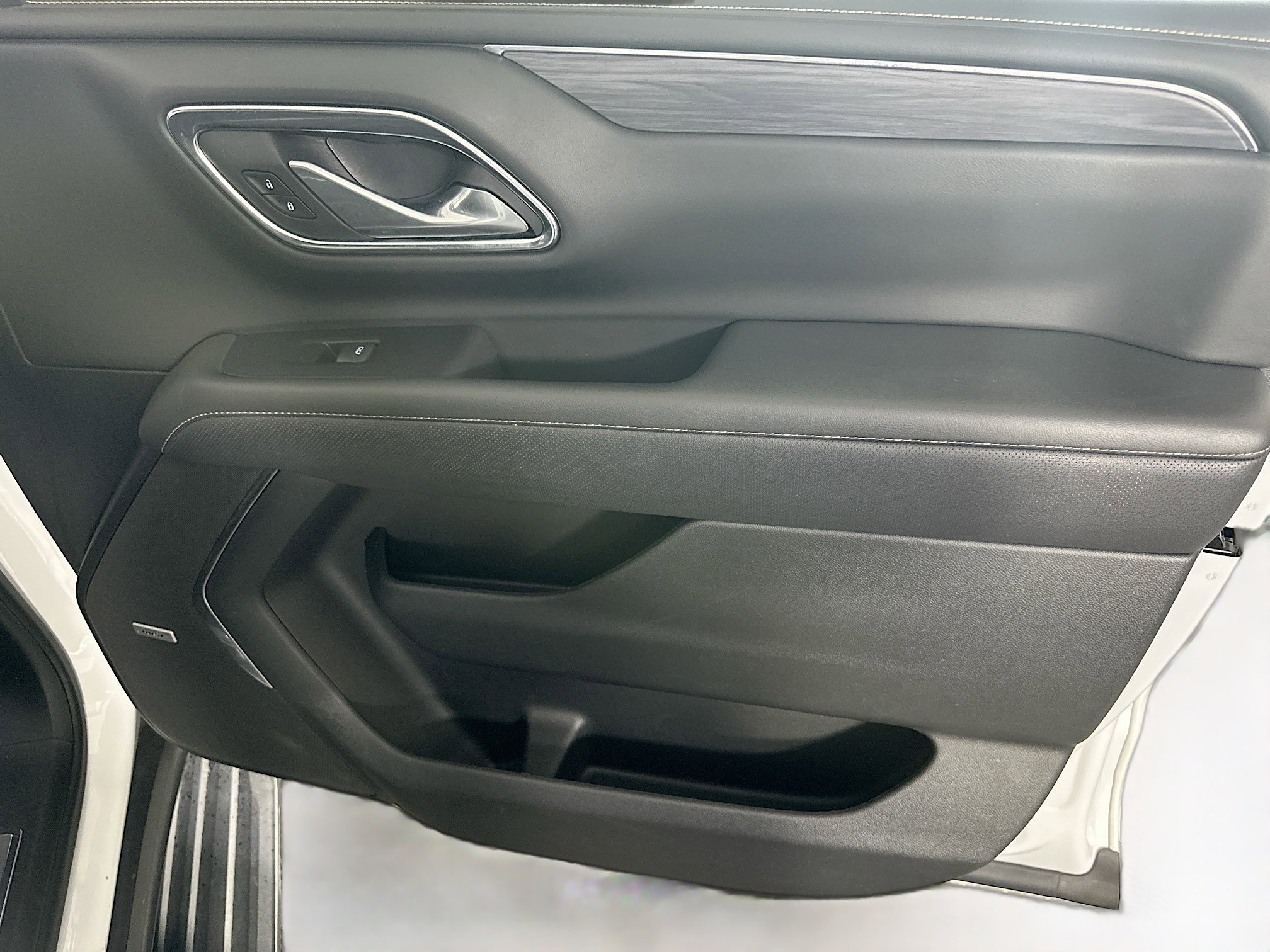 Used 2024 GMC Yukon SLT image 32