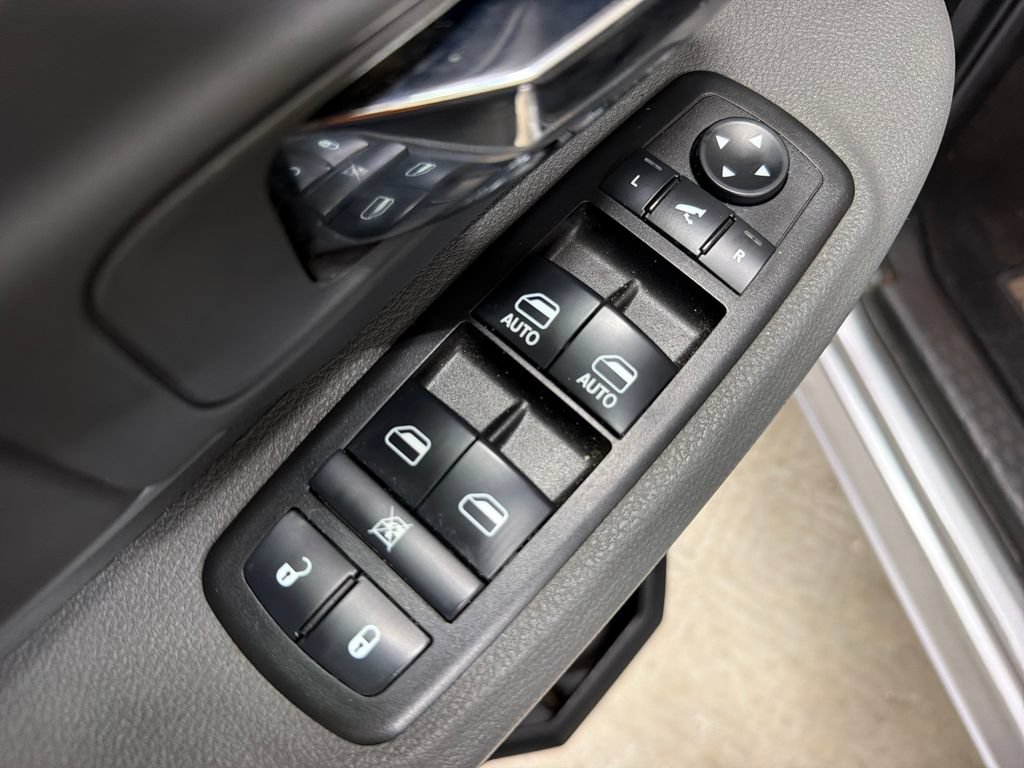 Used 2019 RAM 1500 Classic SLT w/ Luxury Group AWD/4WD image 15