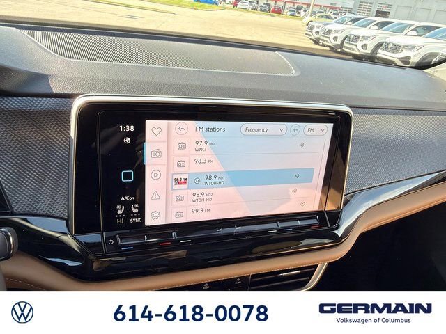 New 2026 Volkswagen Atlas Cross Sport SEL R-Line image 28