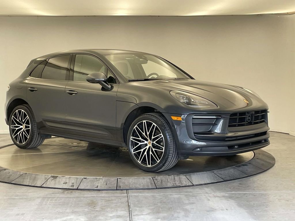 Certified 2025 Porsche Macan image 9