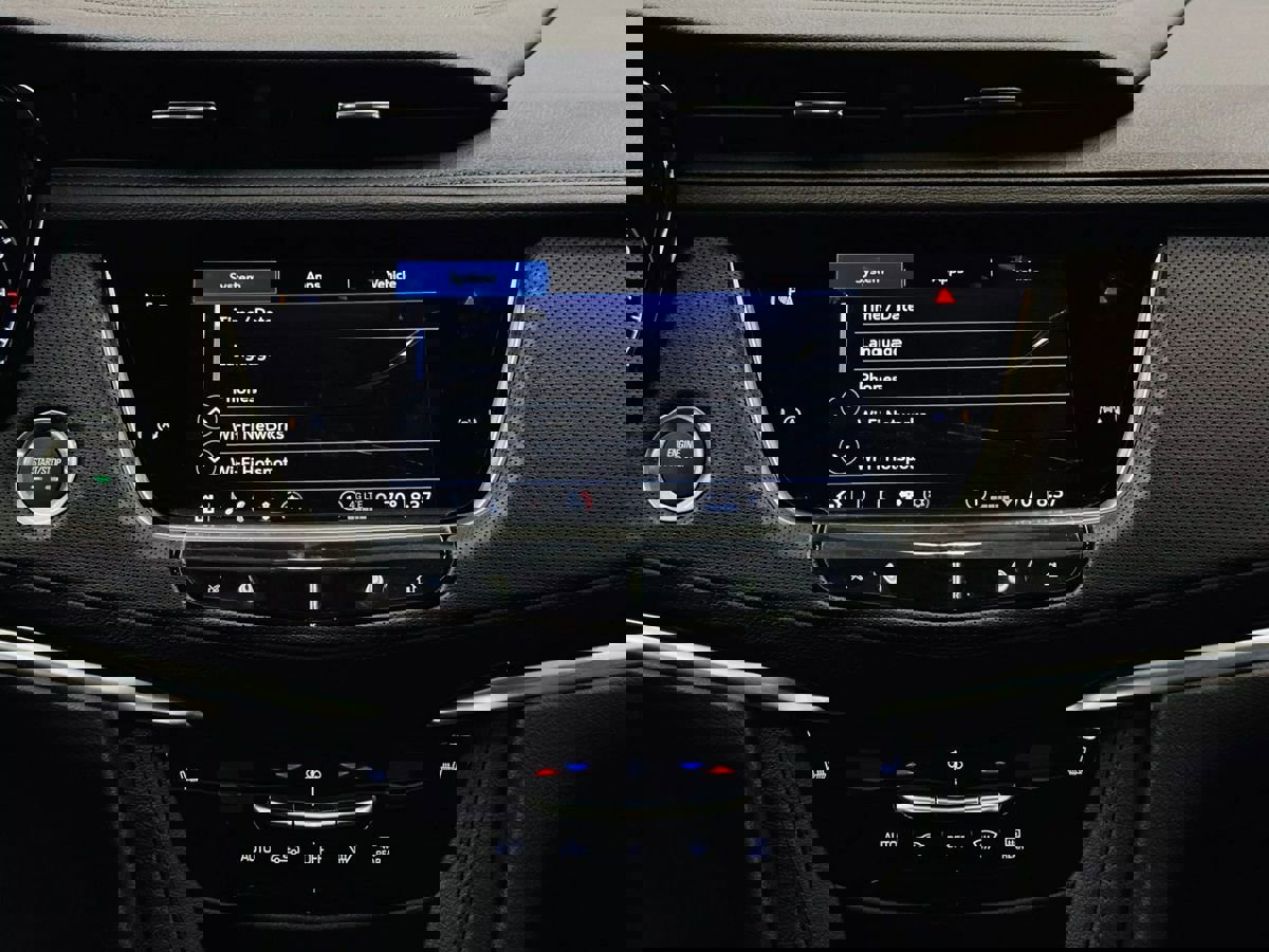 Used 2025 Cadillac XT6 Luxury image 44