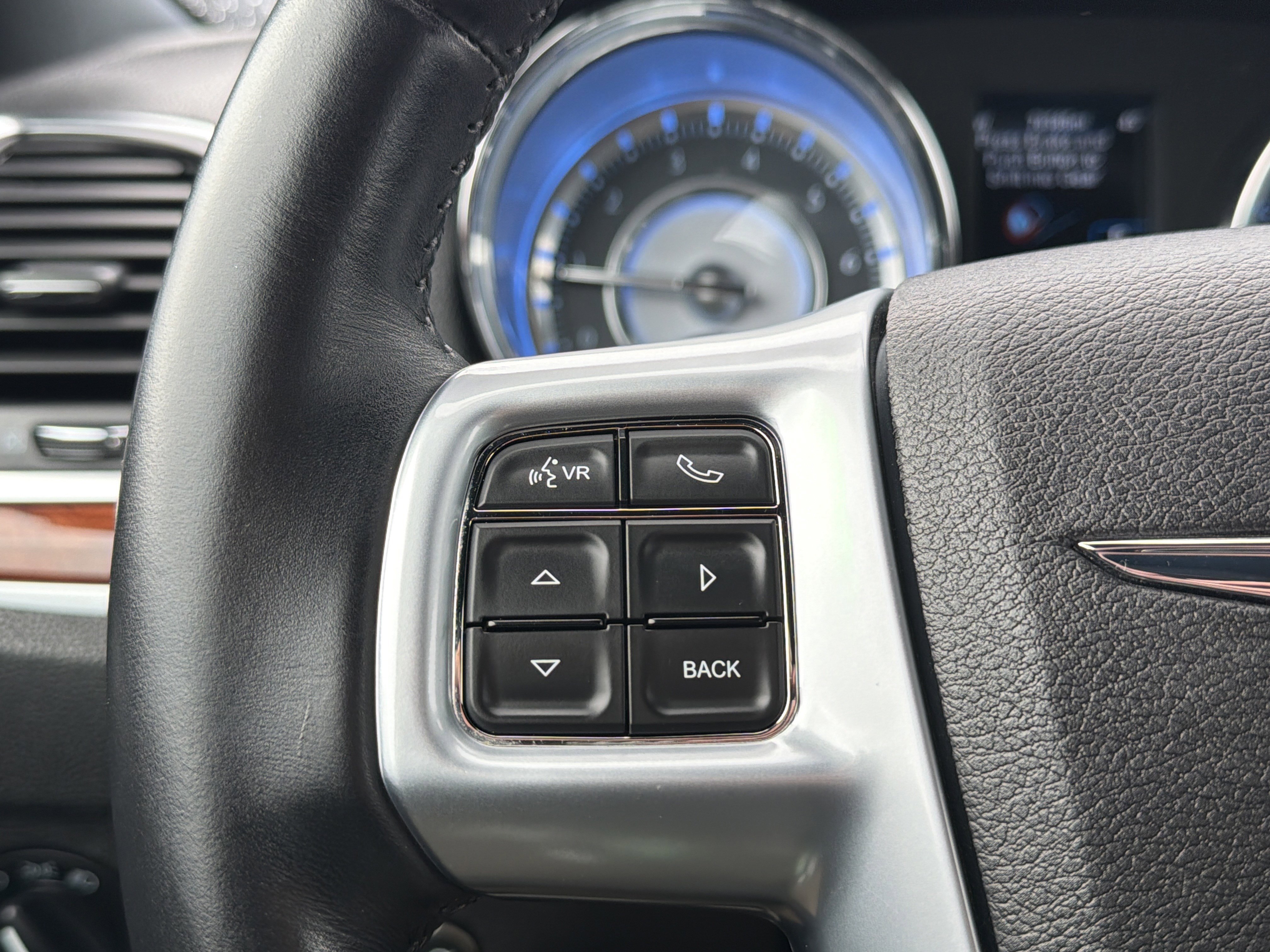 Used 2013 Chrysler 300 image 17