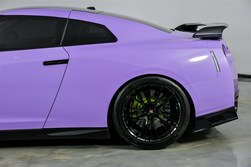 Used 2020 Nissan GT-R Premium AWD/4WD image 9