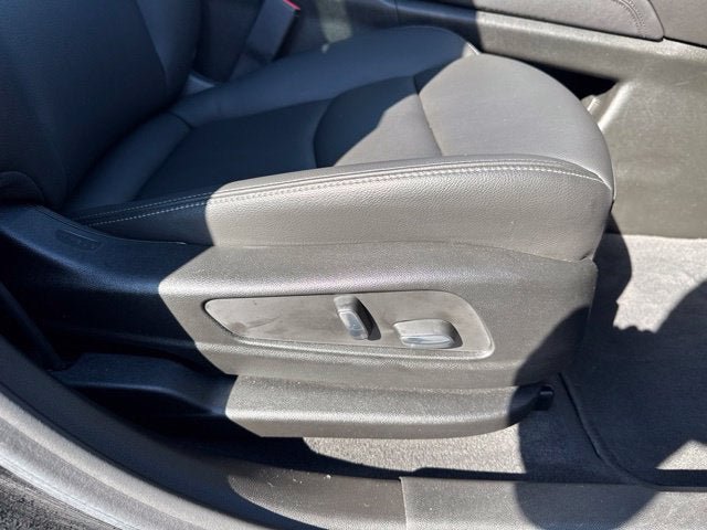 Used 2025 Cadillac XT6 Luxury FWD image 31