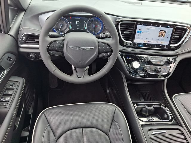 Used 2026 Chrysler Pacifica Limited w/ S Appearance Package FWD image 13