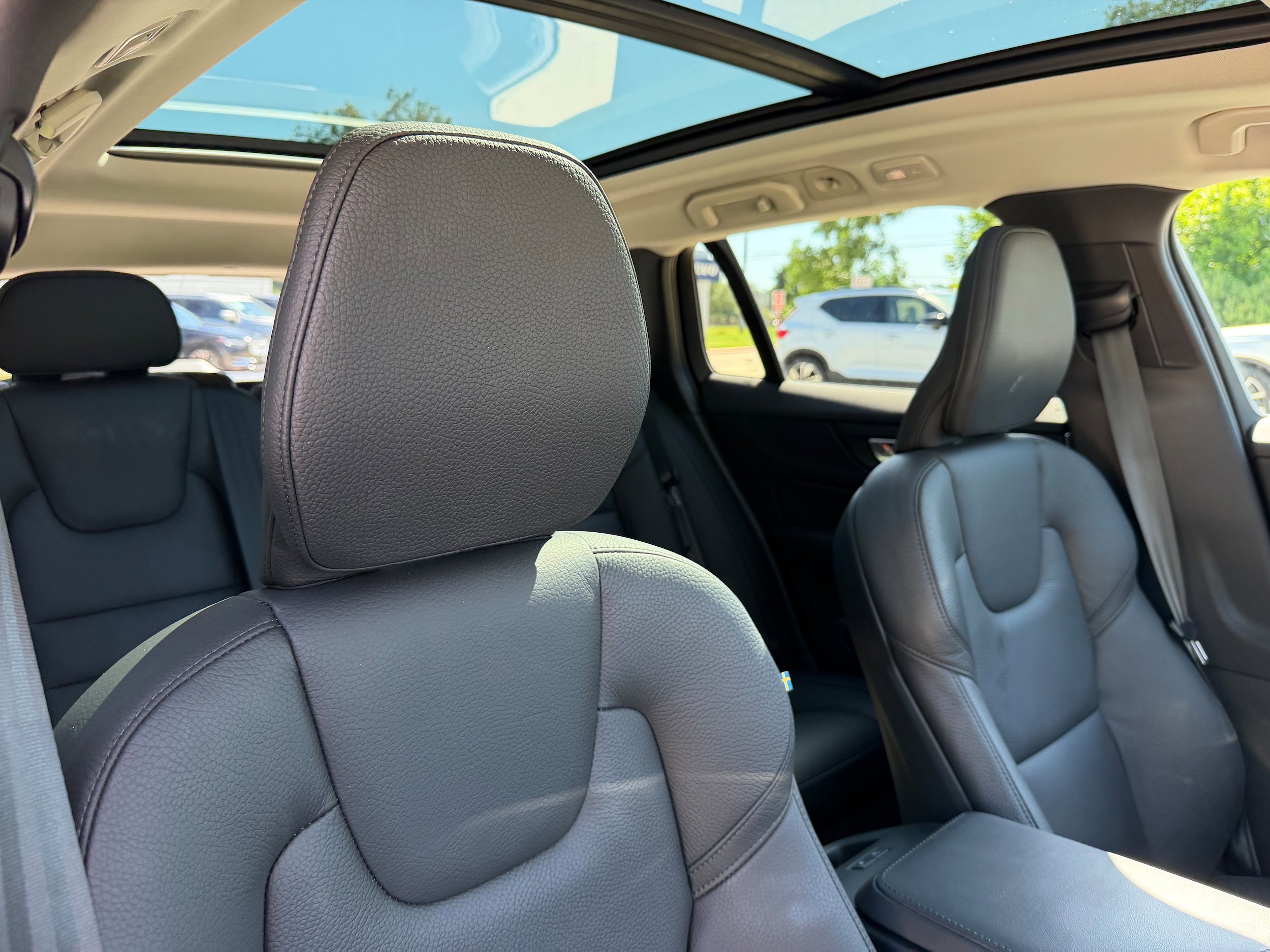 Certified 2025 Volvo V60 B5 Cross Country Plus AWD/4WD image 8