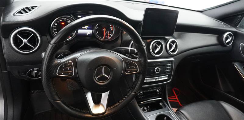 Used 2018 Mercedes-Benz CLA 250 image 11