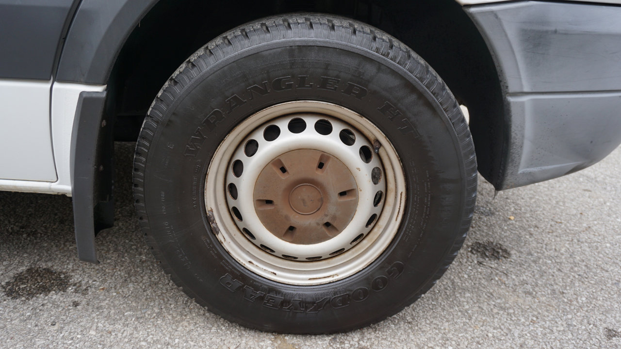 Used 2012 Mercedes-Benz Sprinter 2500 w/ Additional Battery Pkg image 12