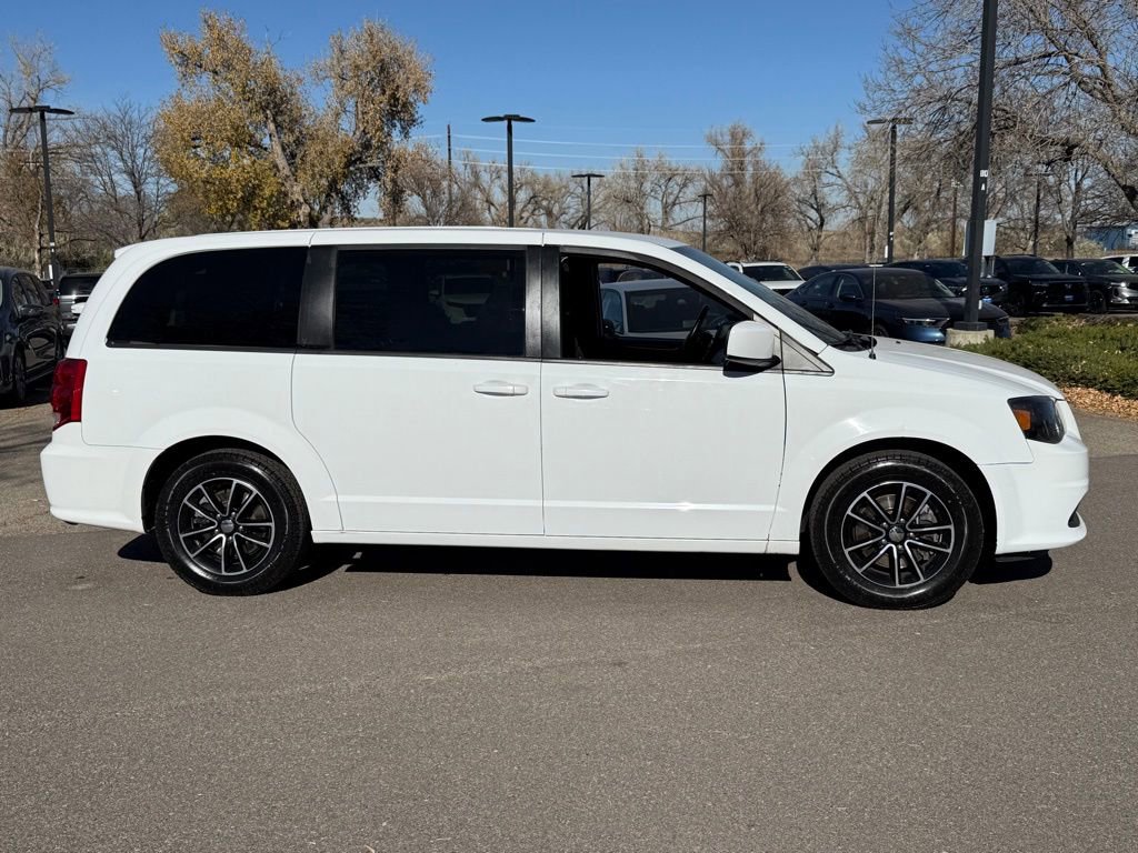 Used 2018 Dodge Grand Caravan SE image 3