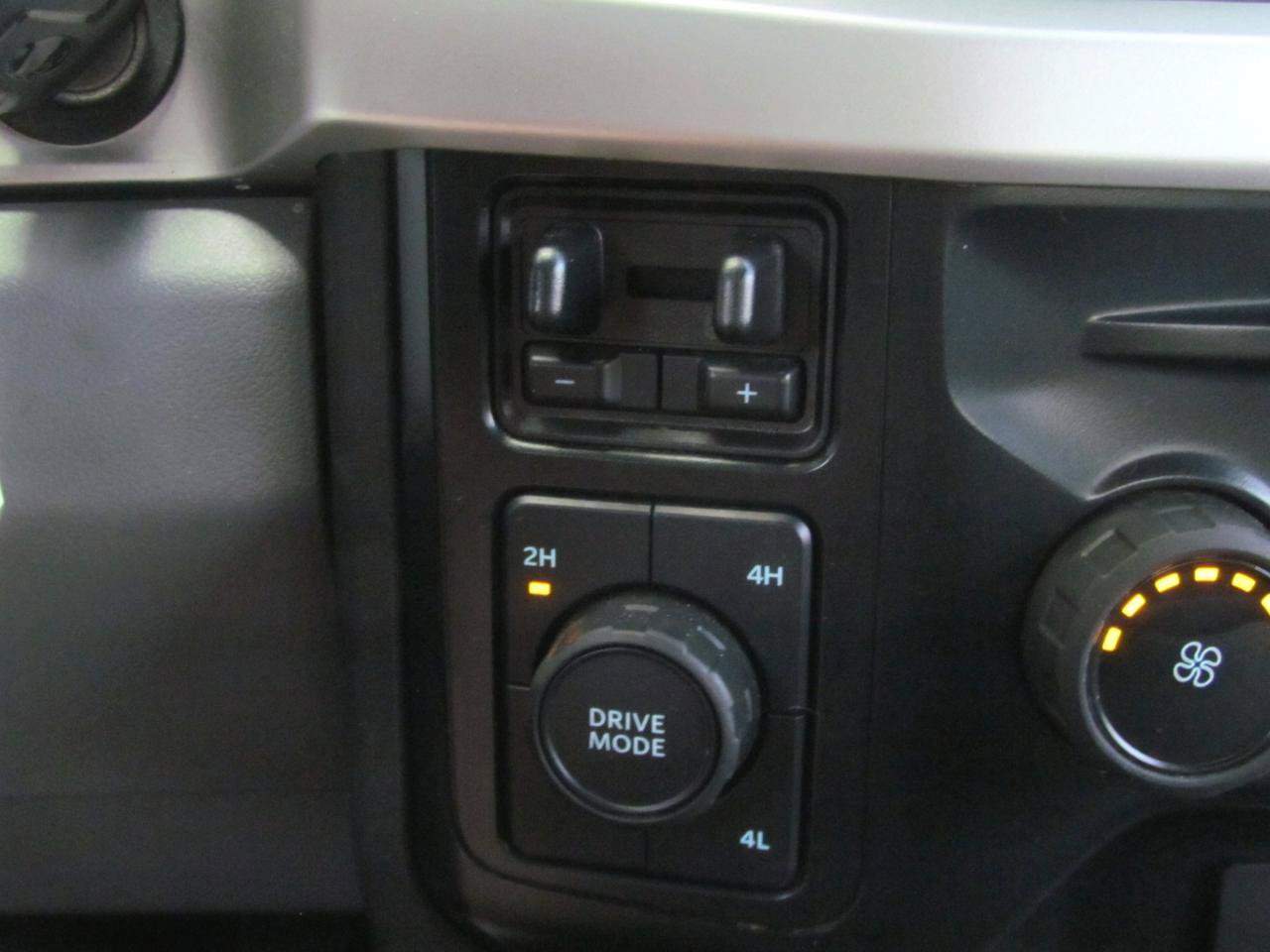 Used 2024 Ford F350 XLT AWD/4WD image 36
