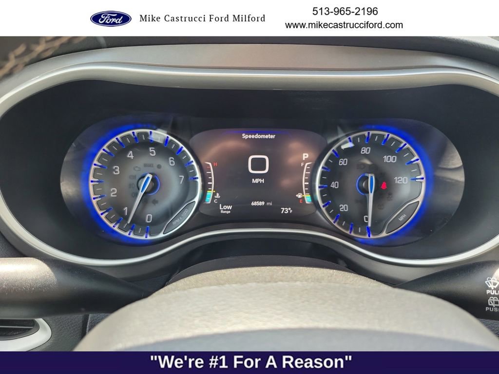 Used 2023 Chrysler Pacifica Touring-L FWD image 12