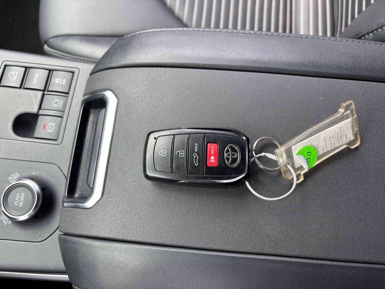 Used 2025 Toyota Highlander XSE AWD/4WD image 21