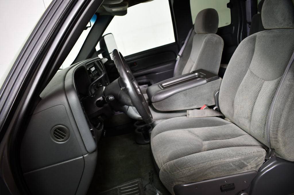Used 2004 Chevrolet Silverado 2500 LS image 18