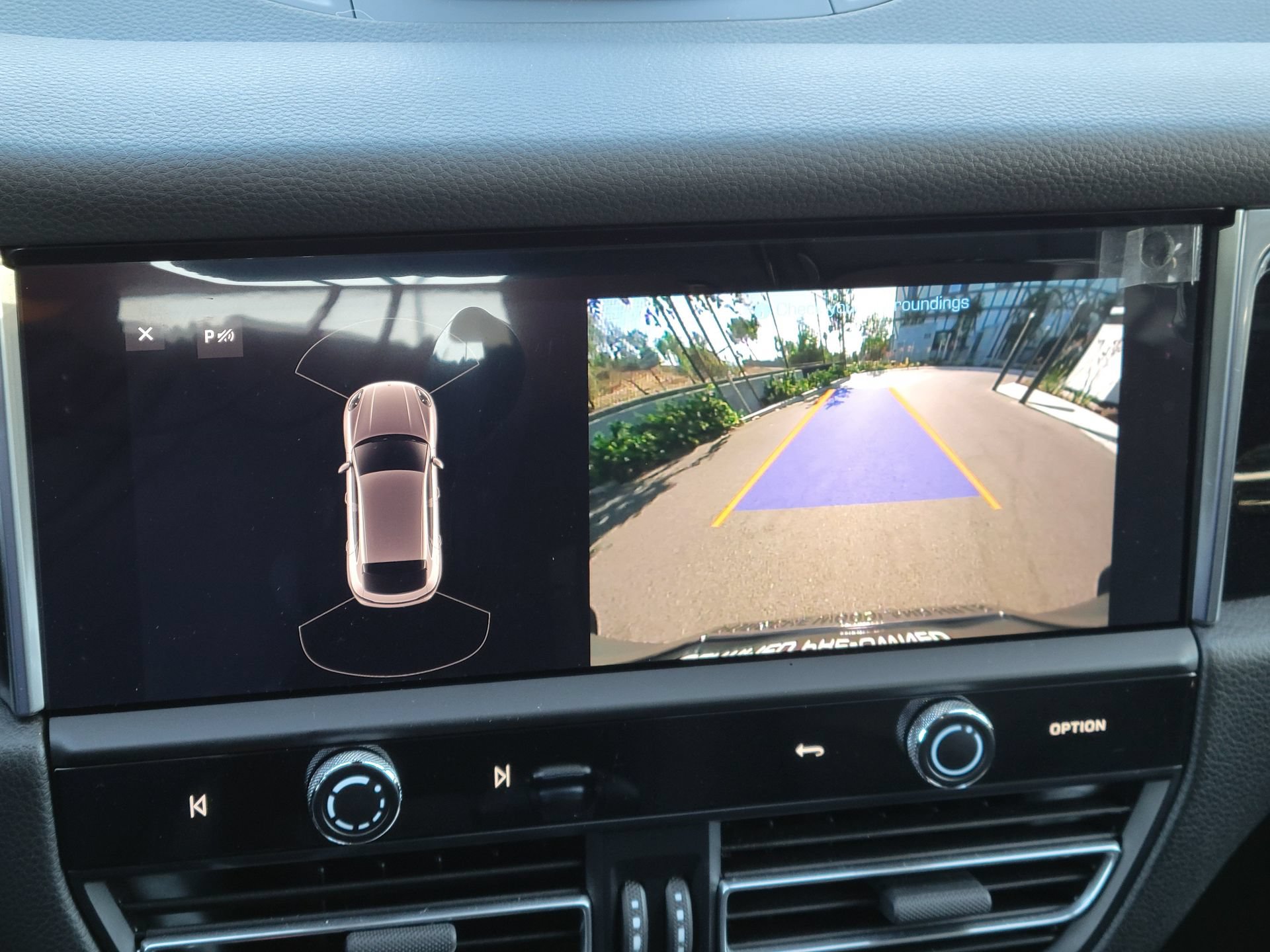 Certified 2024 Porsche Macan AWD/4WD image 18