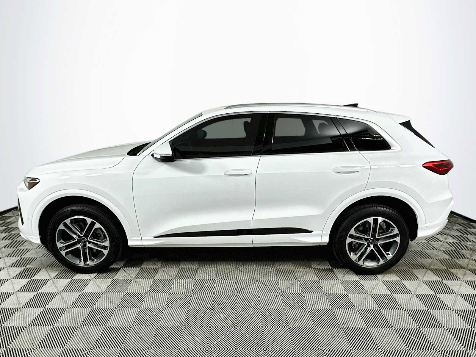New 2026 Audi Q5 Premium AWD/4WD image 4