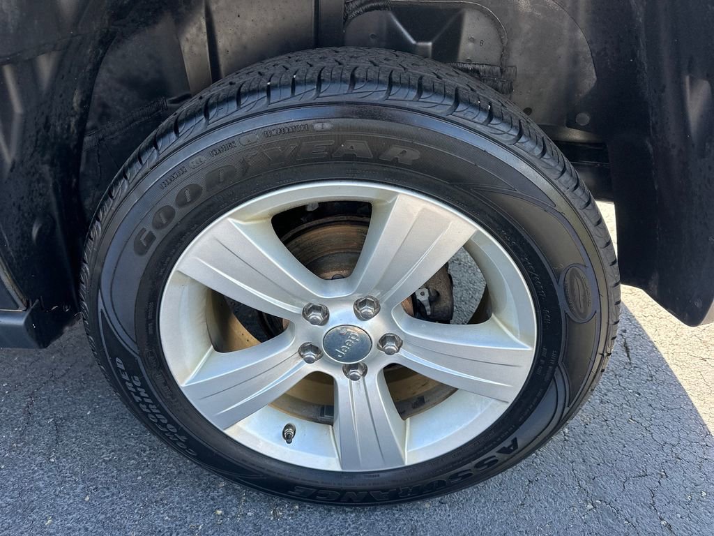 Used 2012 Jeep Patriot Latitude w/ Sun/Sound Group AWD/4WD image 23