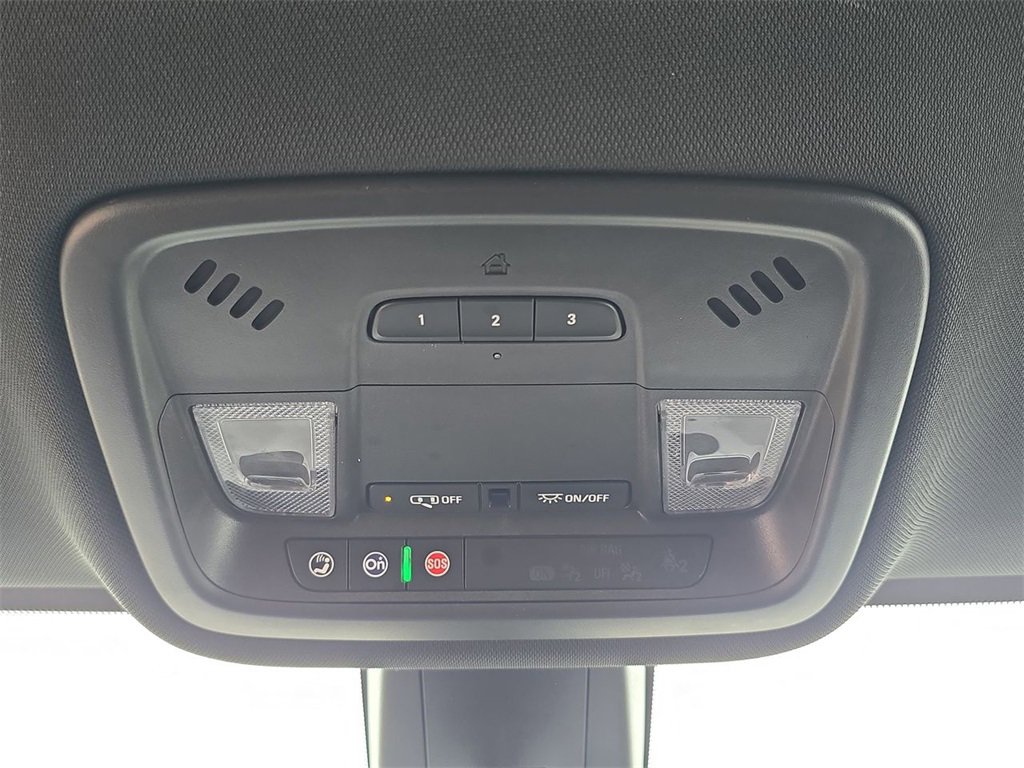 Used 2023 Chevrolet Traverse LT image 36