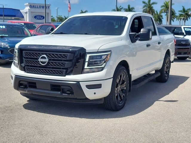 Used 2024 Nissan Titan SV w/ SV Convenience Package RWD image 3