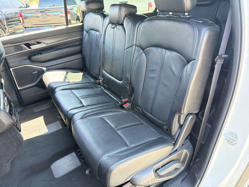 Used 2024 Jeep Wagoneer L Series II w/ Flexible Seating Group RWD image 23