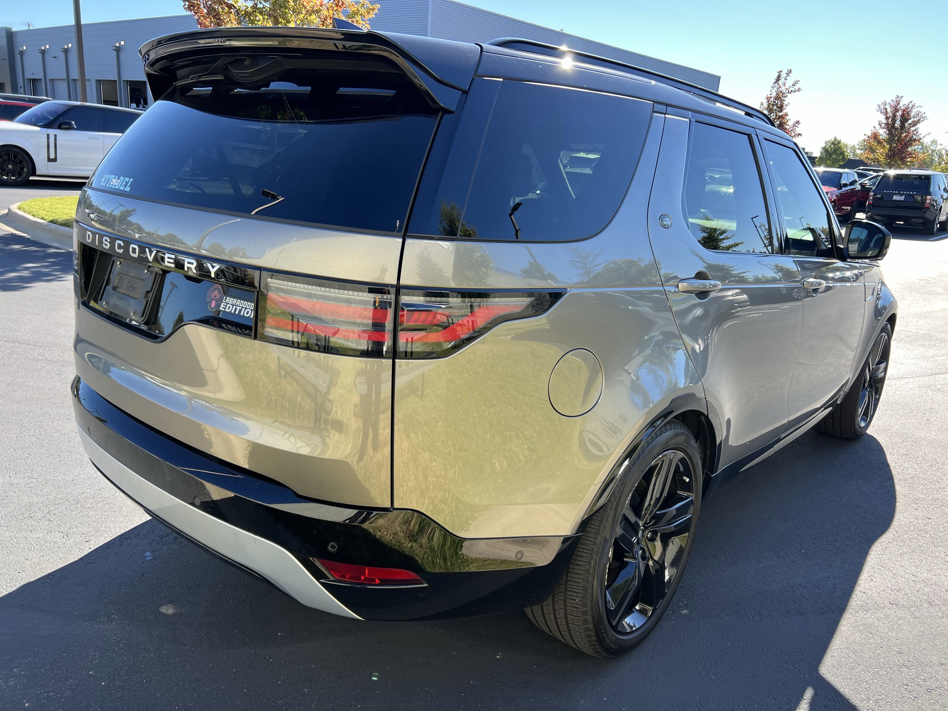 Used 2024 Land Rover Discovery Metropolitan Edition image 6