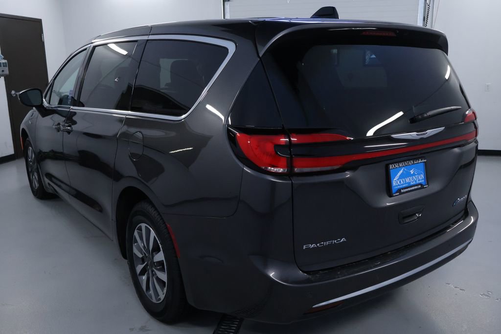 Used 2023 Chrysler Pacifica Touring-L image 5