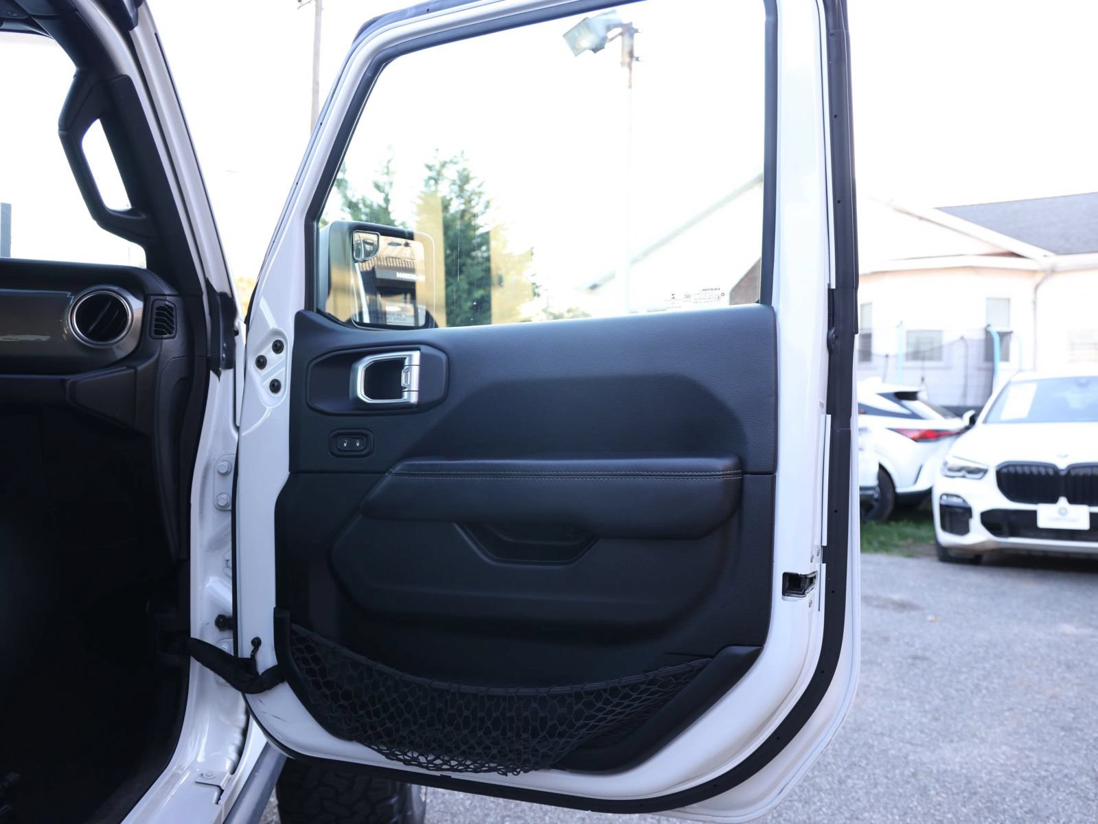 Used 2019 Jeep Wrangler Unlimited Sahara w/ Safety Group AWD/4WD image 28