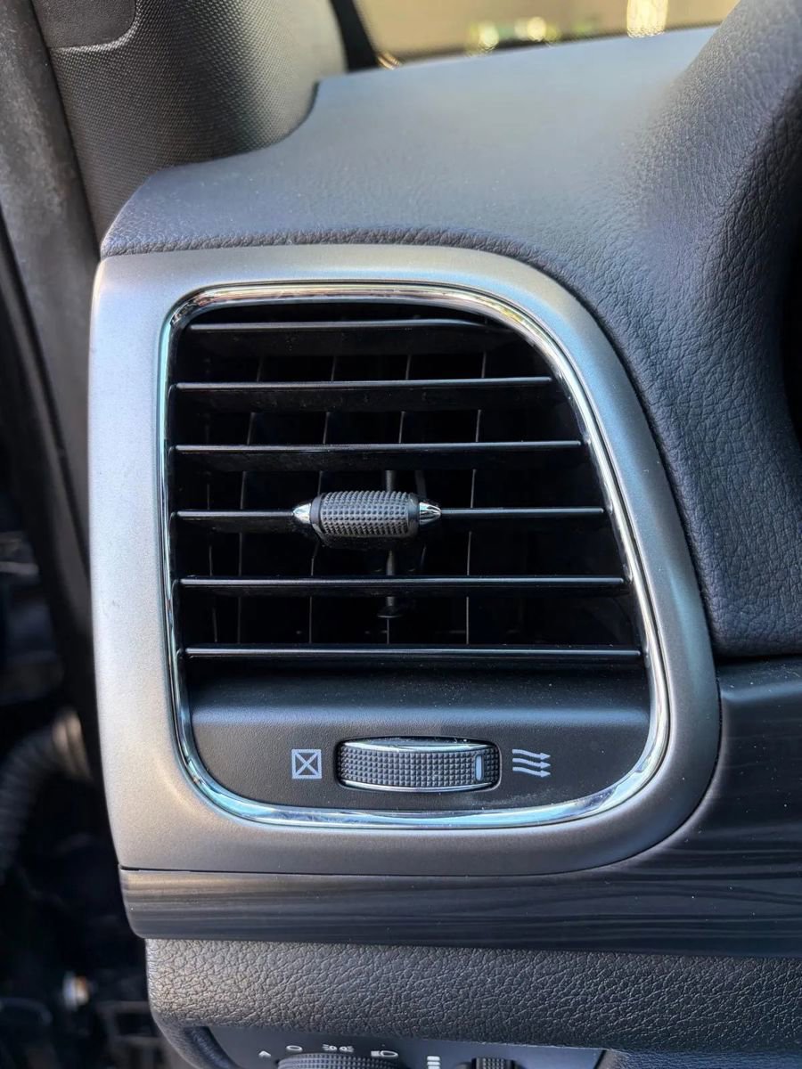 Used 2021 Jeep Grand Cherokee Laredo X image 31