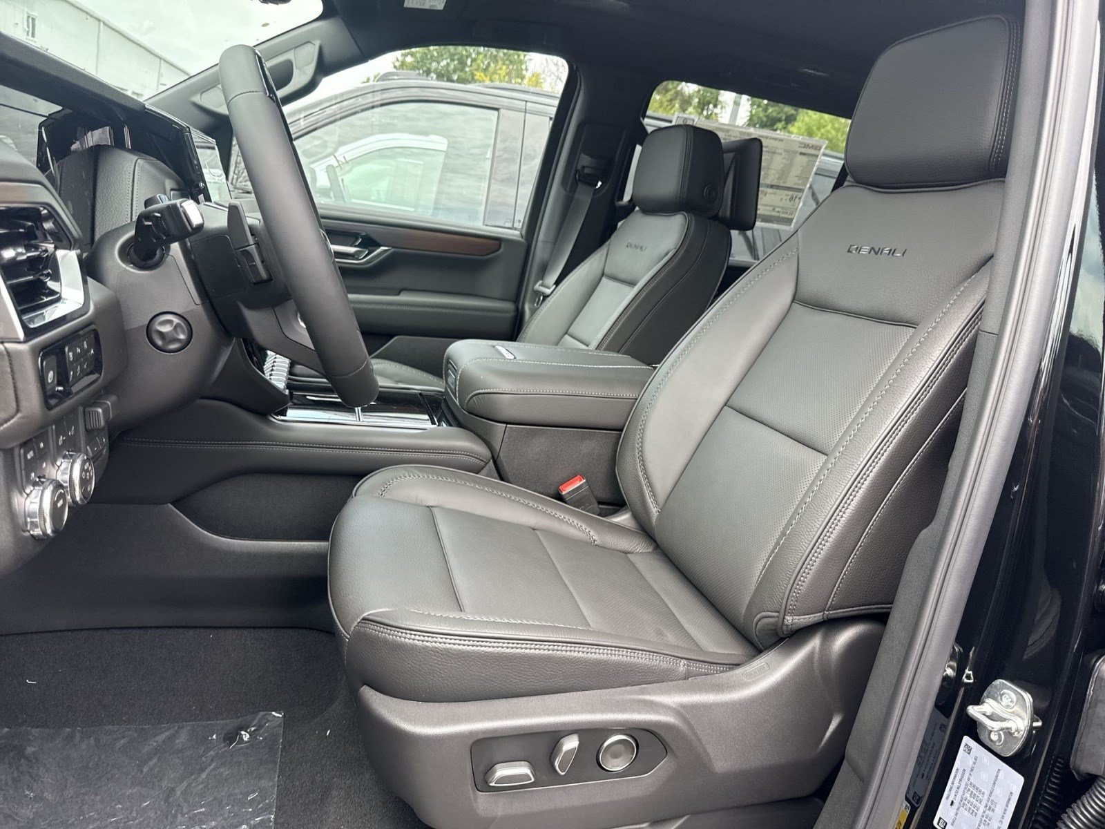 New 2026 GMC Yukon XL Denali w/ Denali Reserve Package AWD/4WD image 10