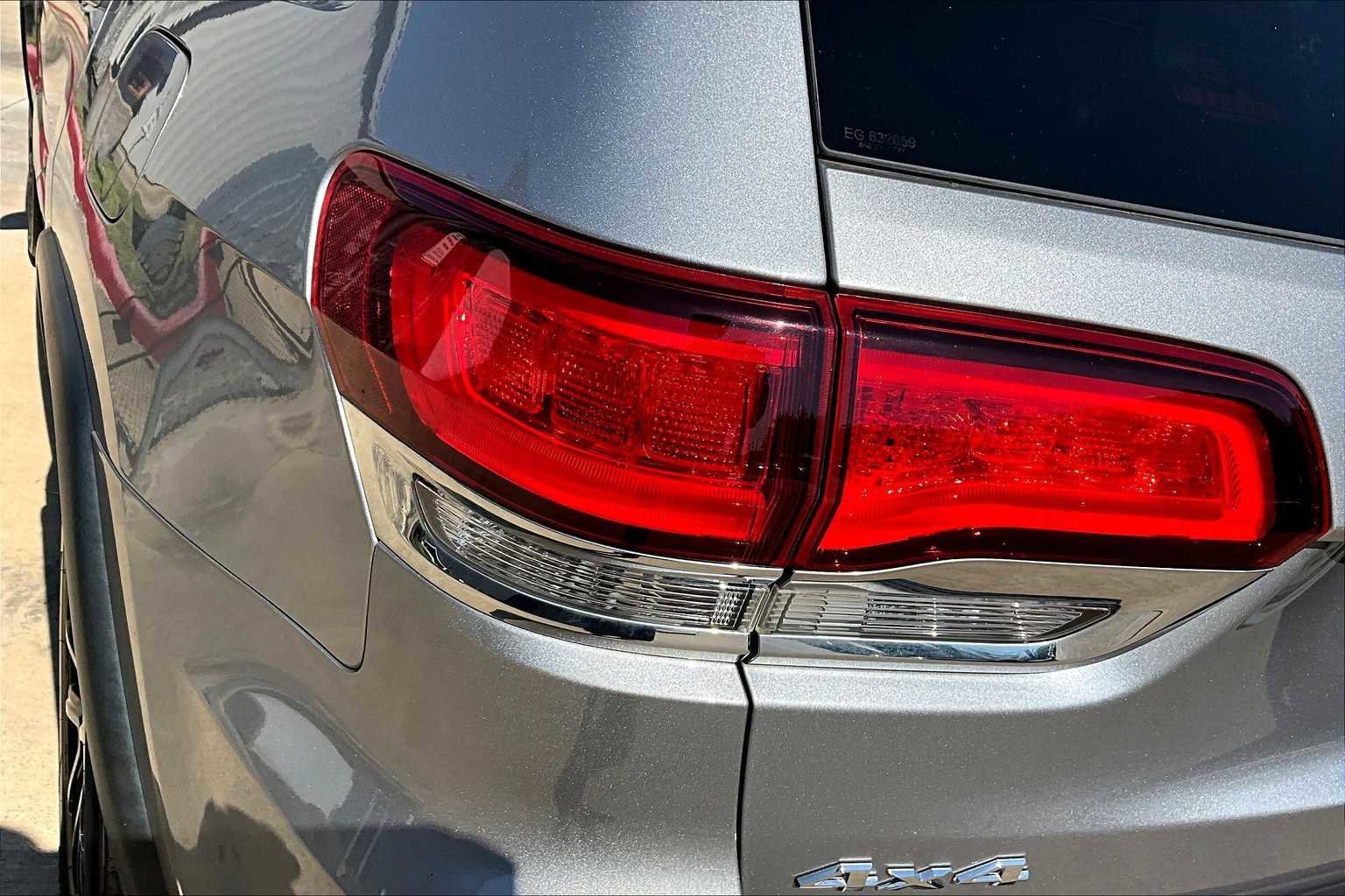 Used 2021 Jeep Grand Cherokee Laredo image 26