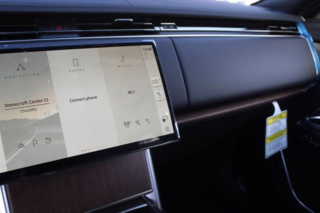 Used 2025 Land Rover Range Rover SE image 12