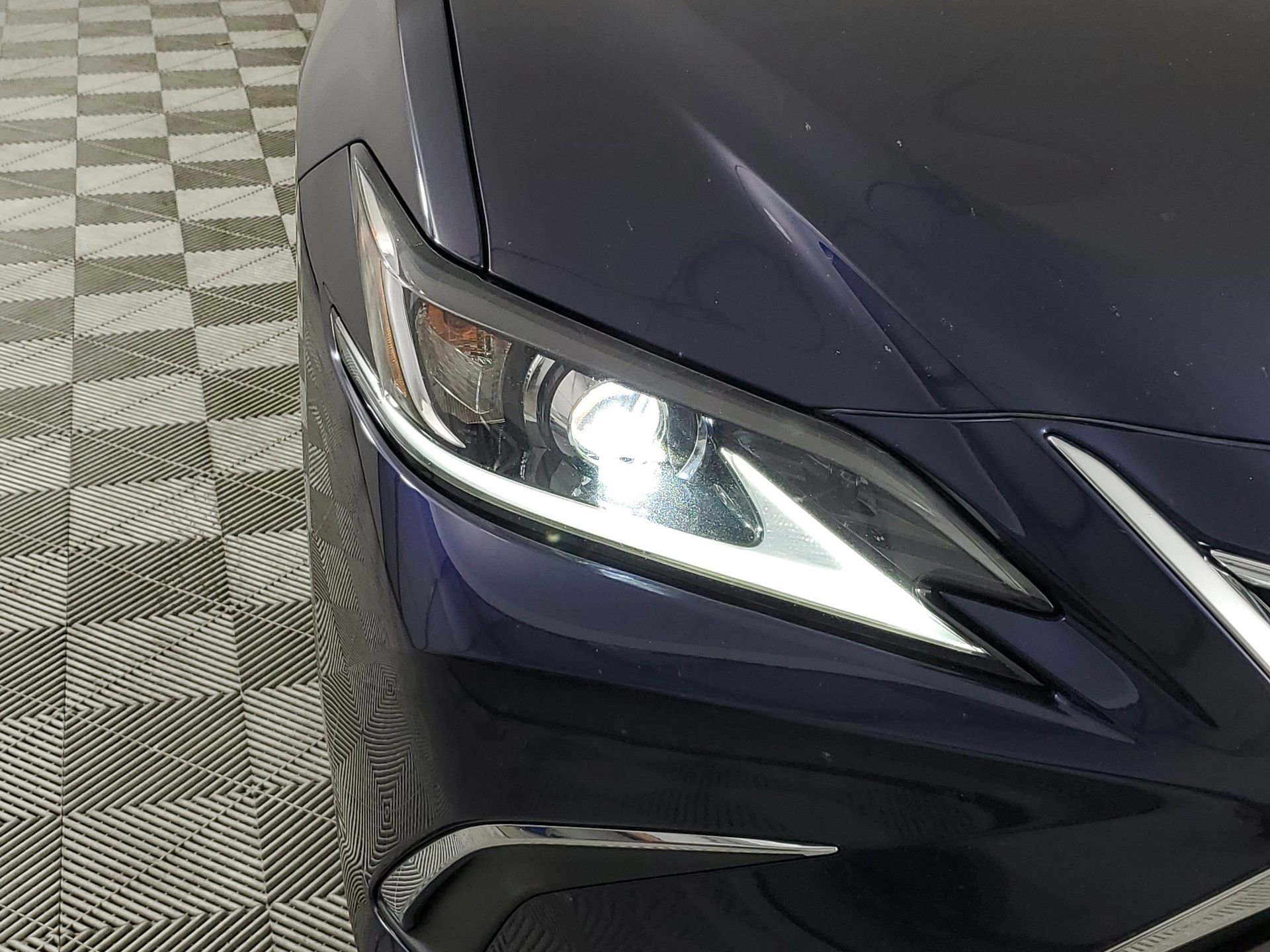 Used 2020 Lexus ES 350 w/ Premium Package image 15