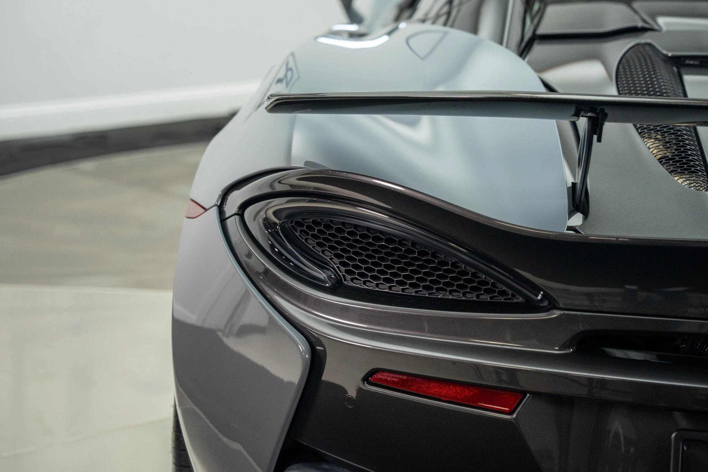 Used 2018 McLaren 570S Spider image 26