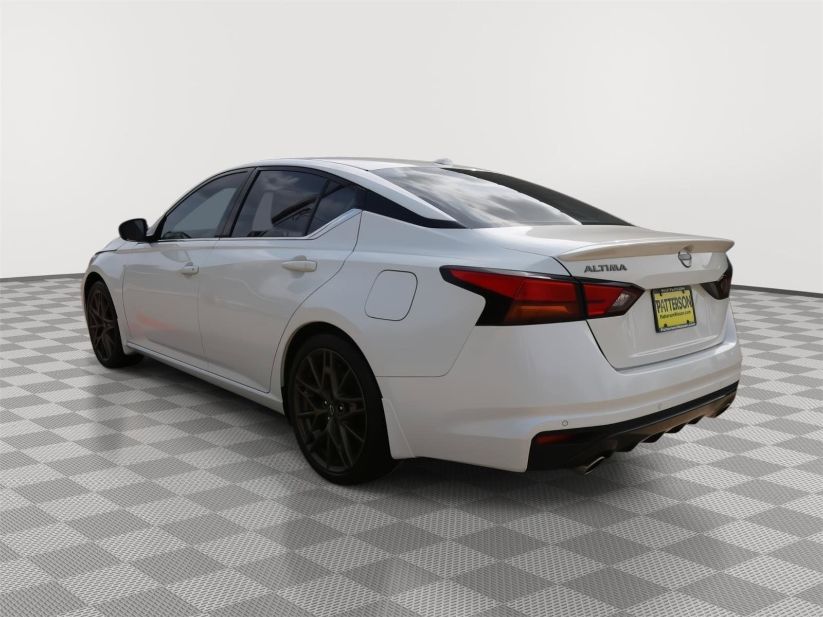 Used 2025 Nissan Altima 2.5 SR FWD image 6