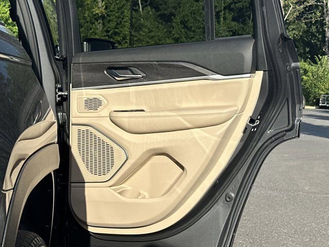 New 2025 Jeep Grand Cherokee Limited w/ Black Appearance Package image 16