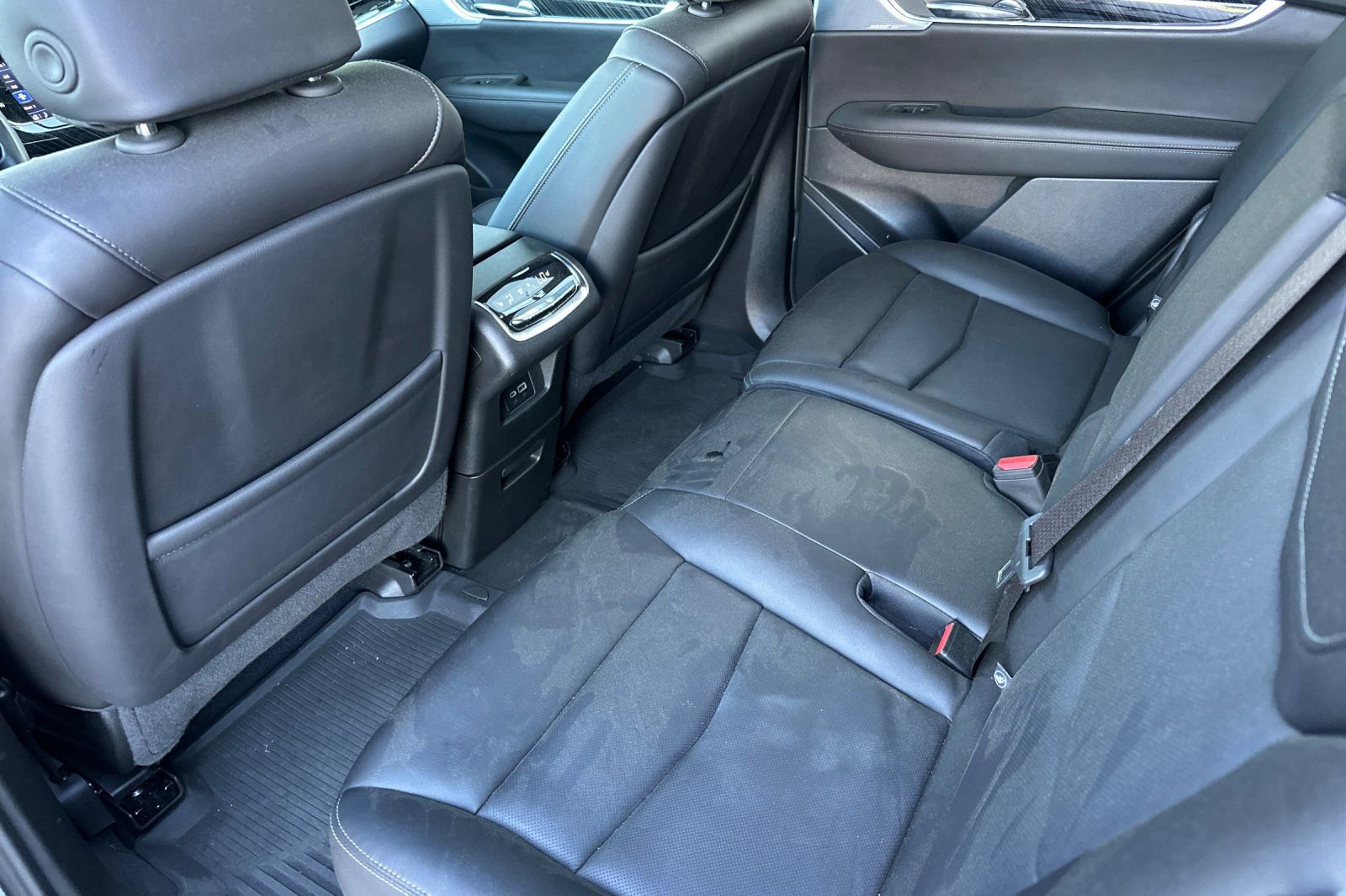 Used 2025 Cadillac XT6 Premium Luxury w/ Technology Package image 14