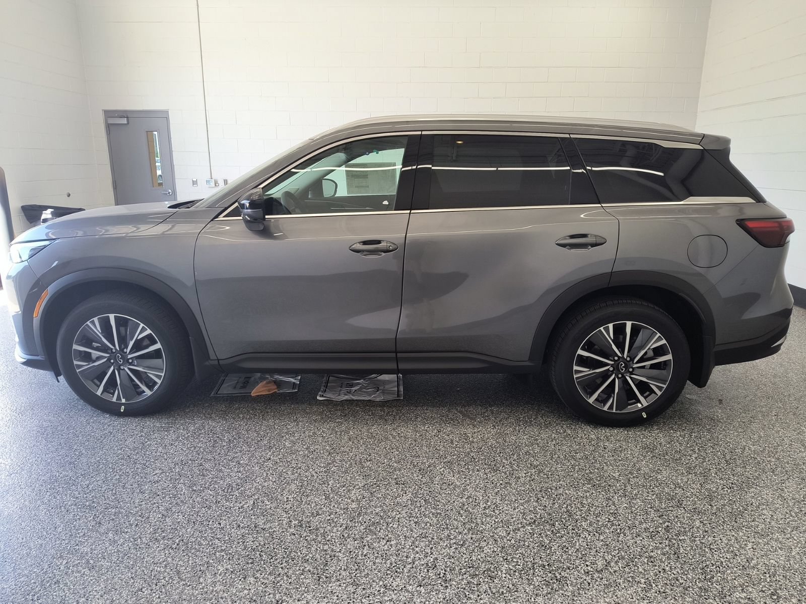 New 2027 INFINITI QX60 Luxe w/ Cargo Package AWD/4WD image 2