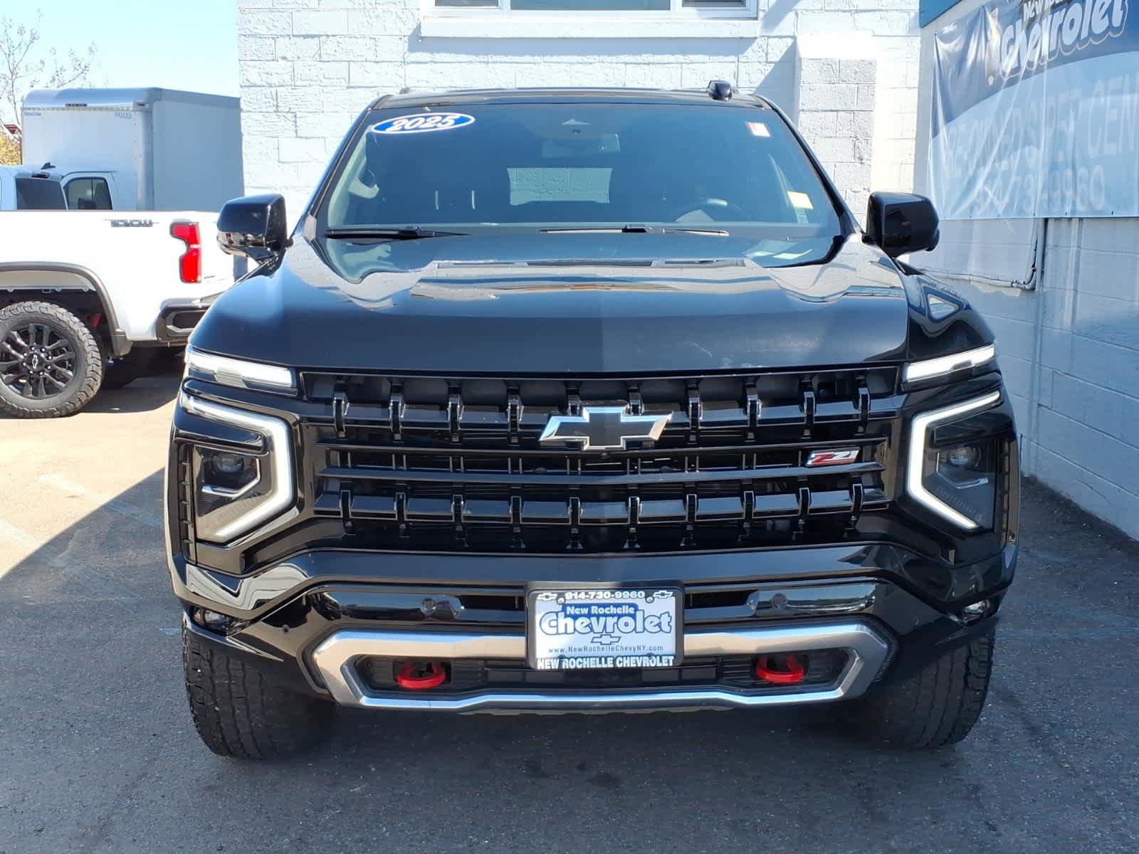 Used 2025 Chevrolet Suburban Z71 AWD/4WD image 2