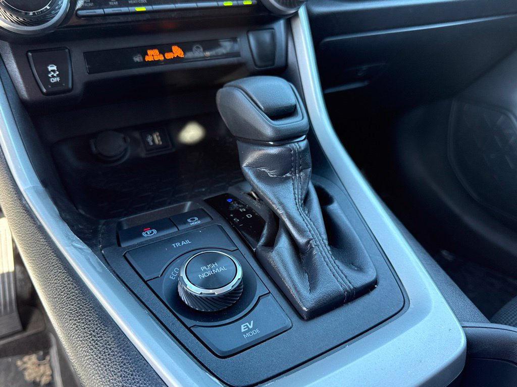 Certified 2025 Toyota RAV4 LE AWD/4WD image 26