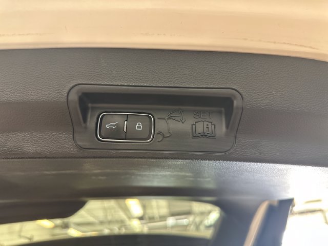 Used 2023 Ford Explorer XLT w/ Equipment Group 202A AWD/4WD image 31