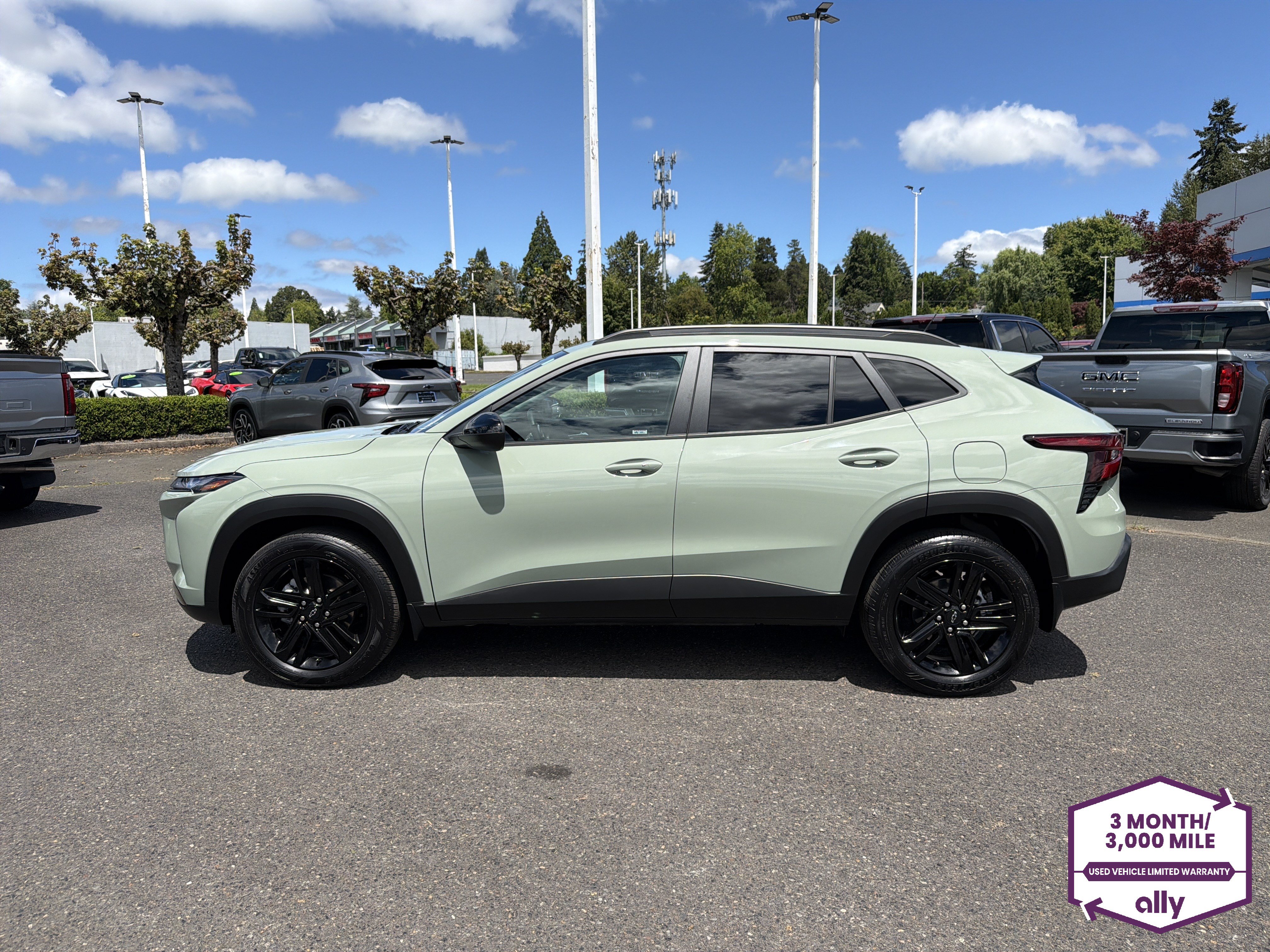 Used 2025 Chevrolet Trax ACTIV w/ Driver Confidence Package FWD image 2