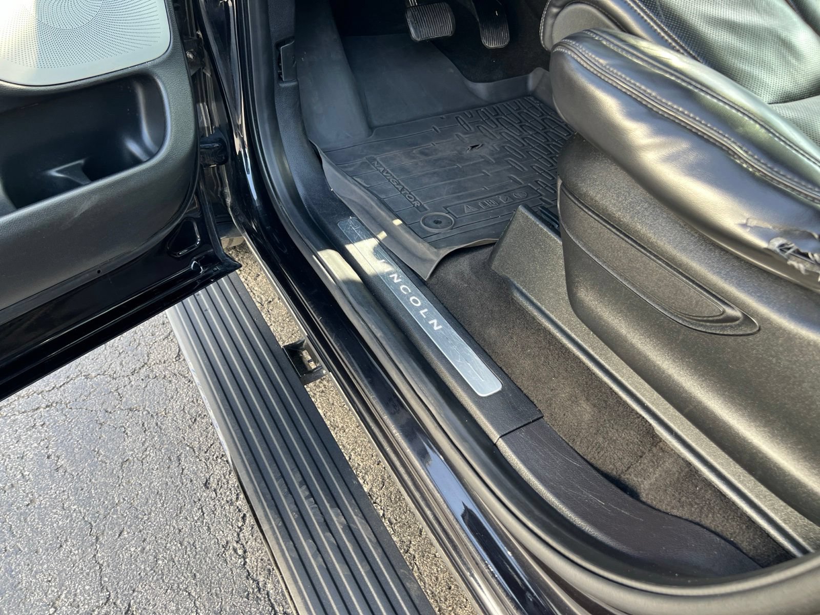 Used 2019 Lincoln Navigator L Reserve AWD/4WD image 15