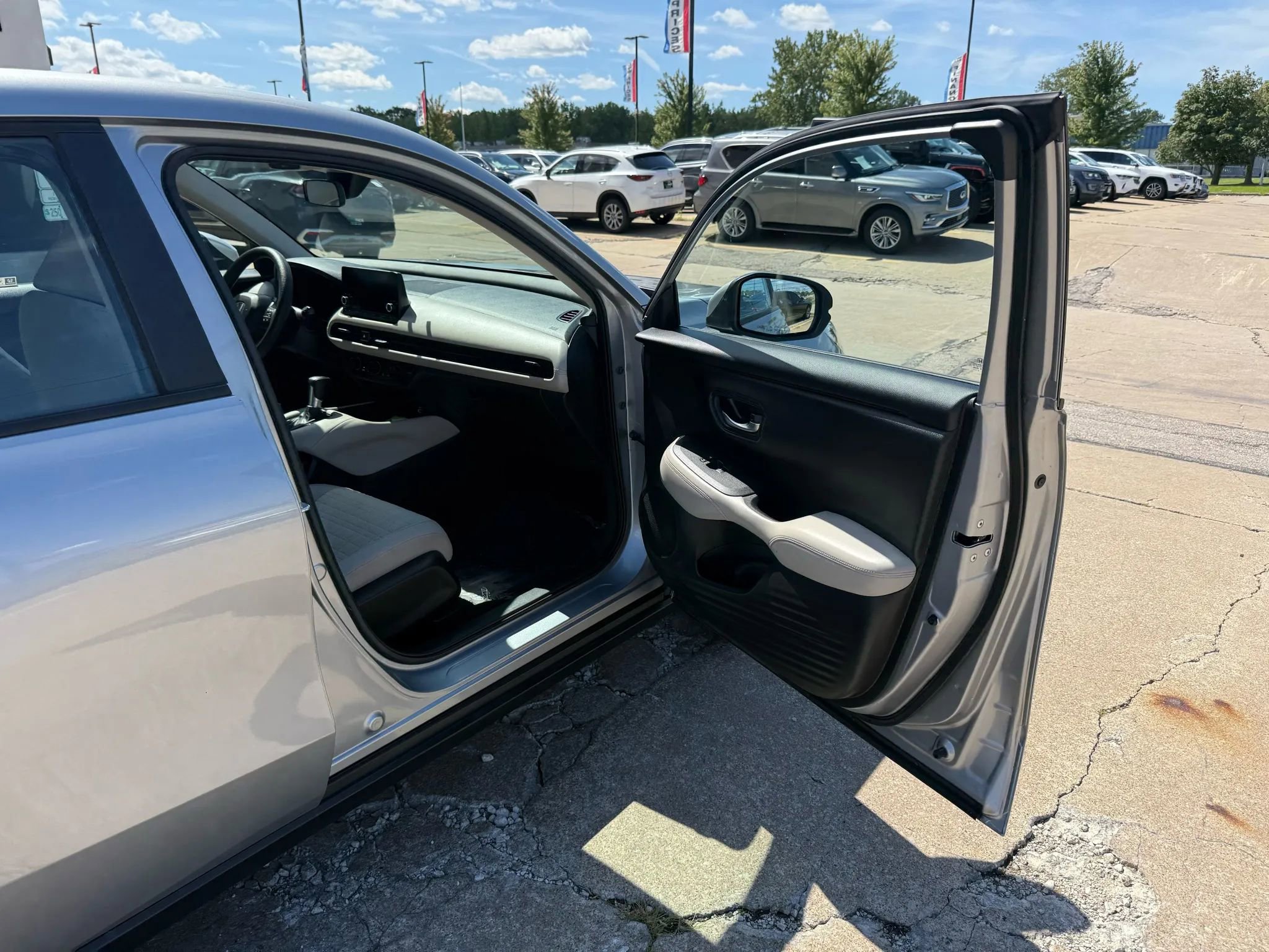 Used 2023 Honda HR-V LX image 24