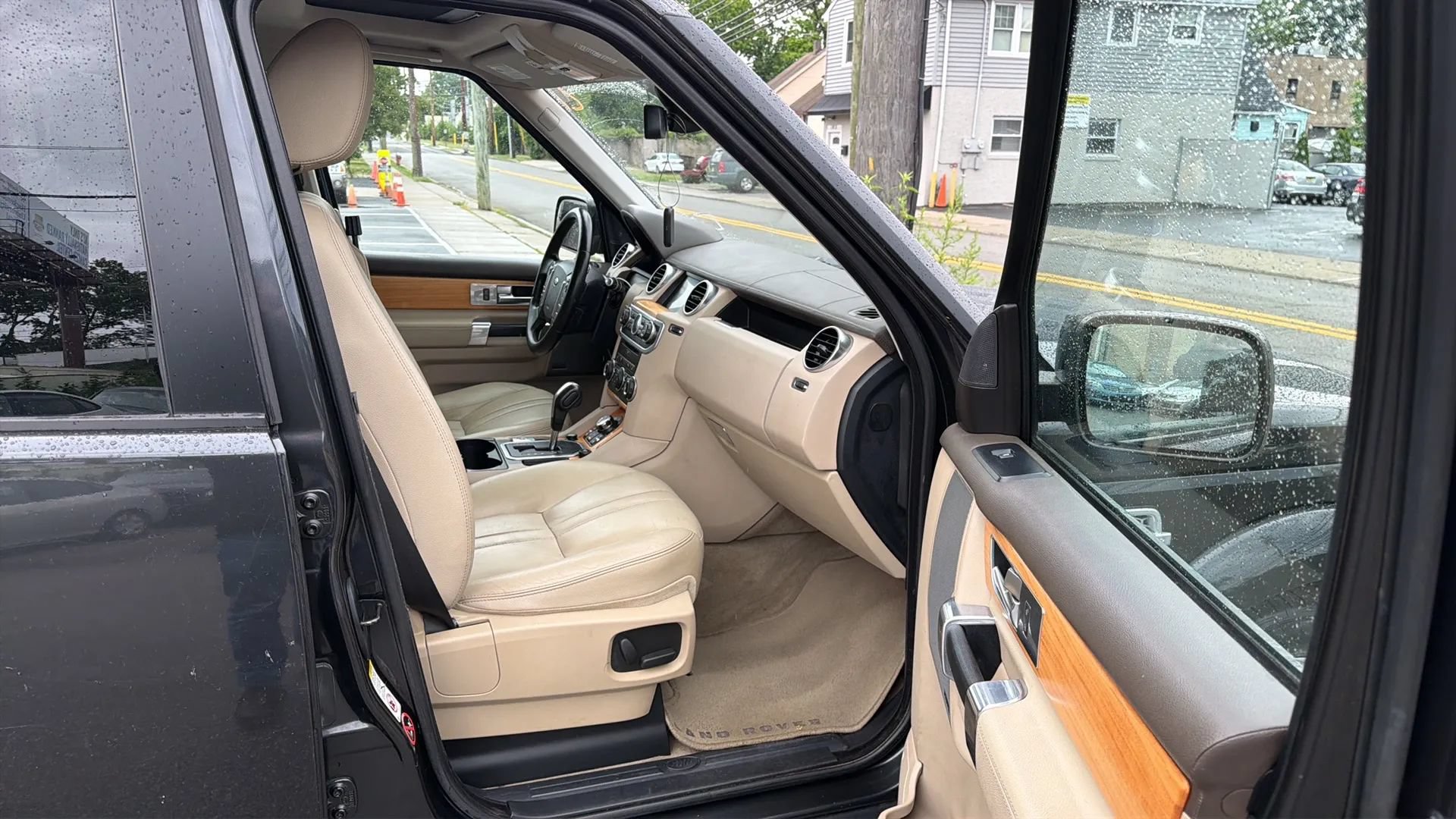 Used 2013 Land Rover LR4 HSE AWD/4WD image 25