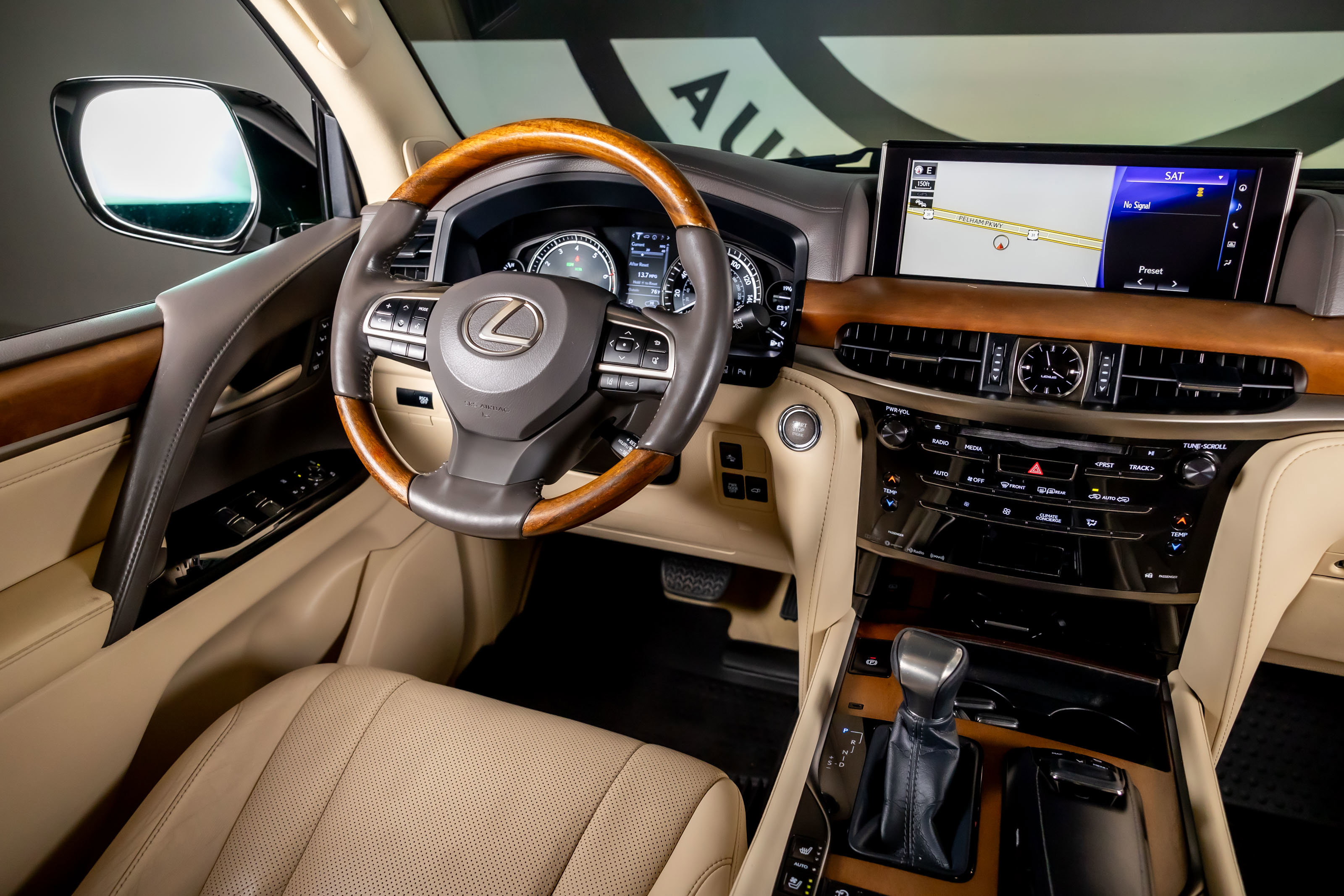 Used 2017 Lexus LX 570 4WD w/ Luxury Package image 6