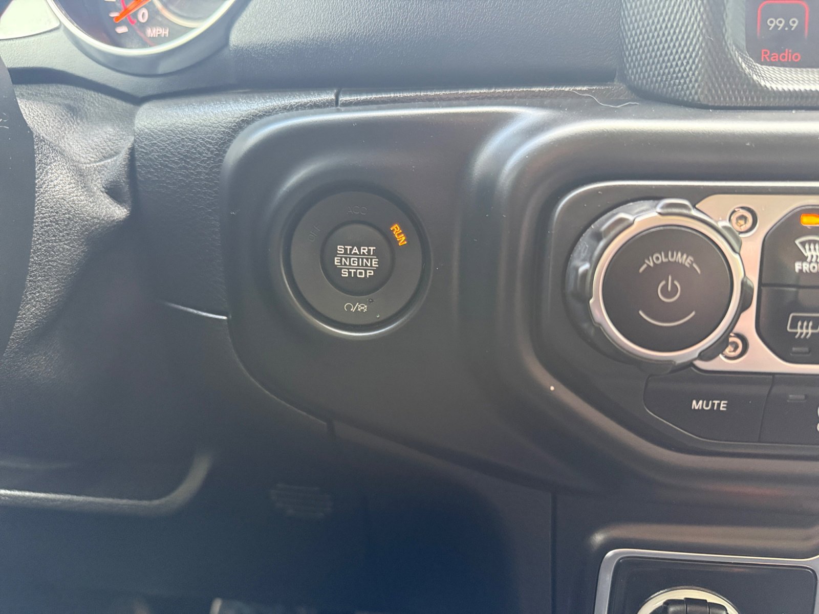 Used 2019 Jeep Wrangler Unlimited Sahara w/ Uconnect 4C Nav & Sound Group image 21