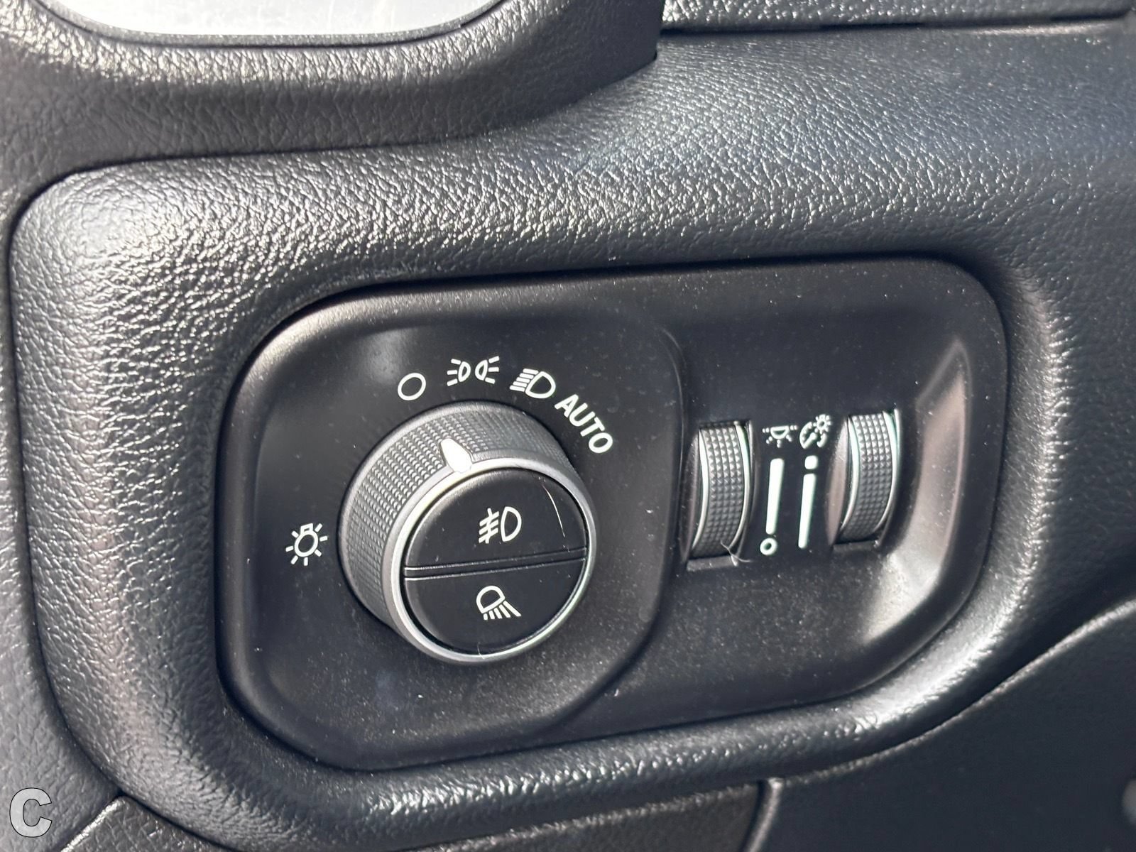 Used 2020 RAM 1500 Laramie RWD image 20